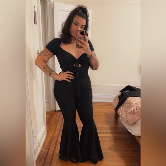 HI!! I’m Bibi 🖤💕 Welcome to my closet! - Picture 13 of 15